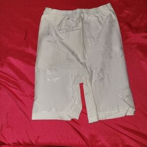 Barely there sample NWOT style 4270 slim down shorts